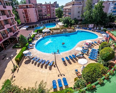 Izola Paradise Bulgarije zwembad bovenaf