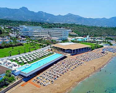 Acapulco Resort Cyprus zwembad en strand