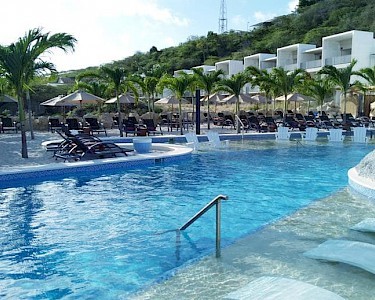 The Ritz Village Curaçao Urban Beach zwembad