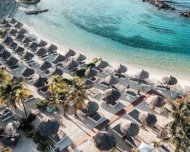 Kontiki Beach Resort Curaçao strand bovenaf