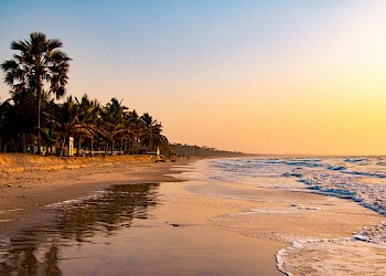 Zonsondergang strand Serrekunda Gambia