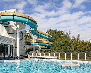 Vakantiepark Hunzedal zwembad glijbaan