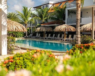 Resort Bonaire zwembad tuin
