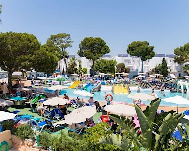 Hotel Club Es Talaial Mallorca zwembad en tuin