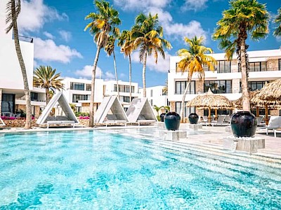 Van der Valk Plaza Island Residence Bonaire zwembad hutjes