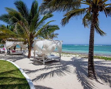 The Maji Beach Boutique Kenia strand loungebedden