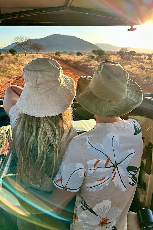 Uitzicht Tsavo East National Park zonsondergang