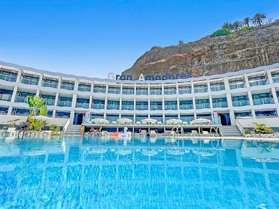 Gran Amadores Gran Canaria zwembad en gebouw